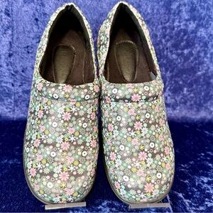 Ingaro “Sonja” Lightweight Support - Spring‎ Floral Clogs Slip Resistant Size 8